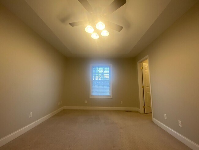 Building Photo - 2 Bedroom Ashton Estates Townhouse- Availa...