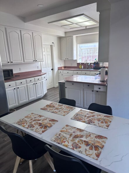 Primary Photo - 33620 8th St