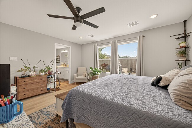 Building Photo - 802 Nashua St