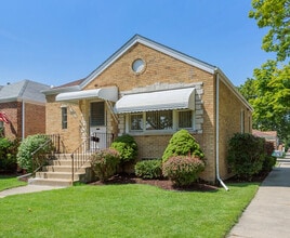 Building Photo - 2300 Burr Oak Ave