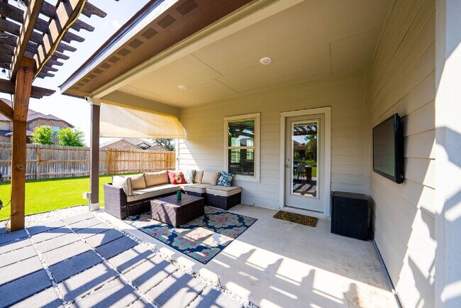 Building Photo - Stylish Corner Homesite on a Quiet Cul-de-...