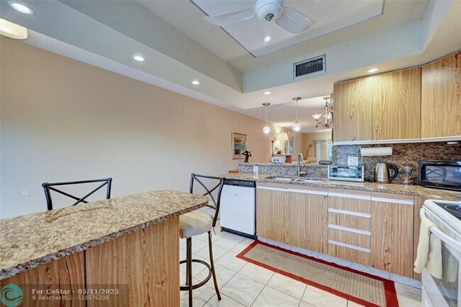 Building Photo - 2102 Lucaya Bend