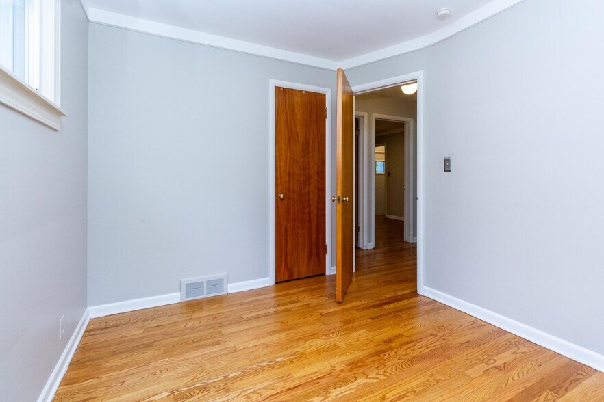 Building Photo - 1016 Lawndale Dr