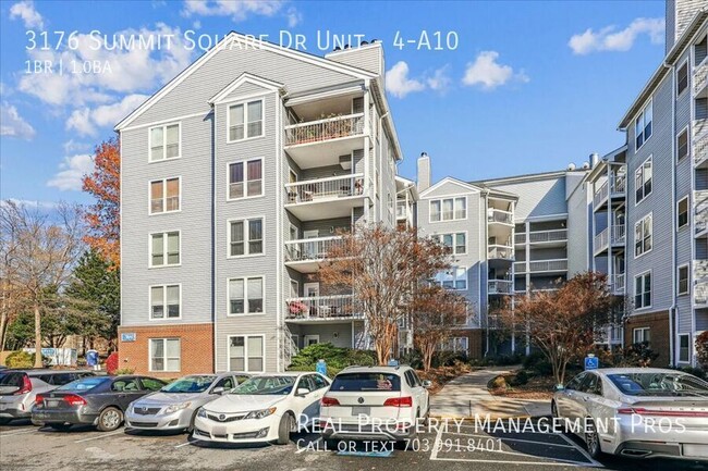 Building Photo - 3176 Summit Square Dr