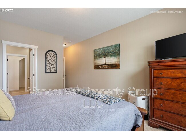 Building Photo - 2707 NE 131st Ct