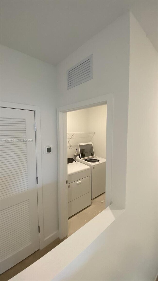 Building Photo - 125 SW 171st Terrace
