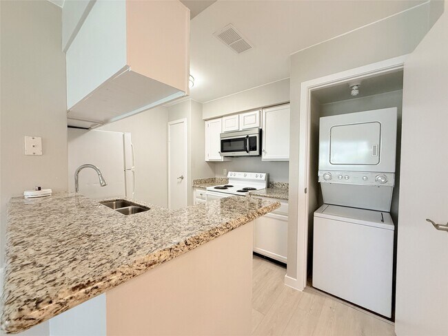 Building Photo - 2120 El Paseo St