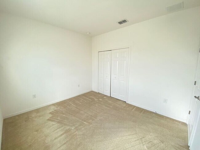 Building Photo - Carlisle Grand-120 Seville Dr Davenport, F...