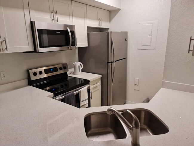 Primary Photo - 705 SW 148th Ave