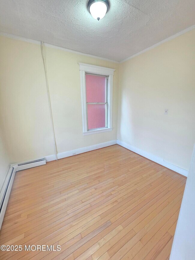 Building Photo - 122 Jewett Ave