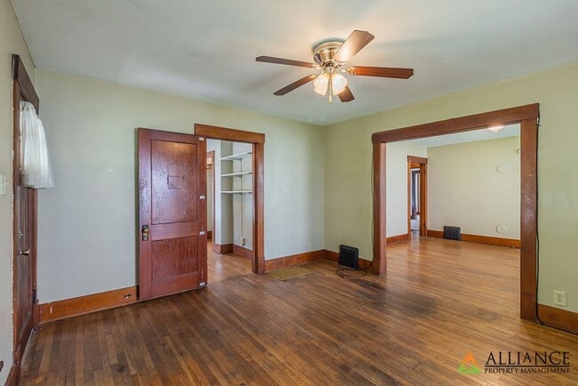 Building Photo - Ideal Location! Next to KSU!