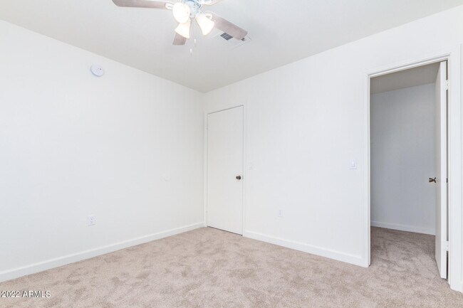 Building Photo - 509 E Rimrock Dr