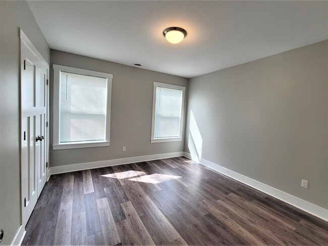 Building Photo - 1140 E Breckenridge St