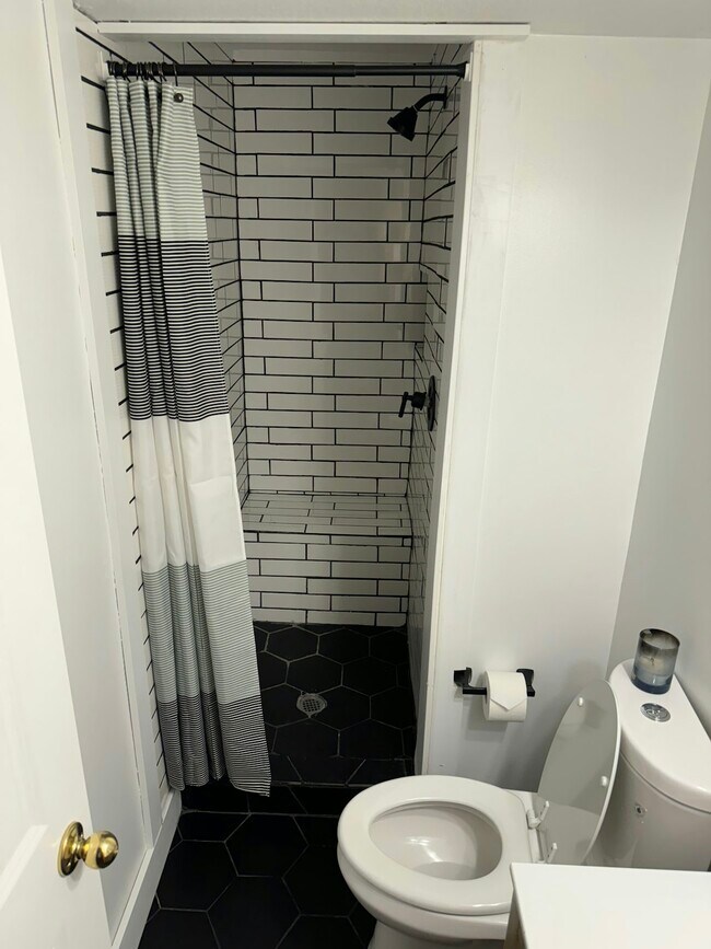 Building Photo - 5248 Beachside Dr