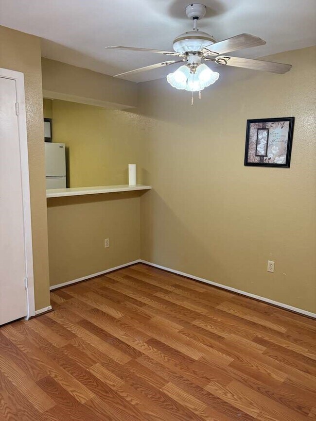 Building Photo - 10555 Turtlewood Ct