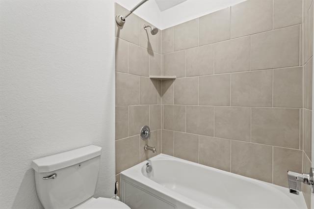 Building Photo - 14620 Little Water Dr