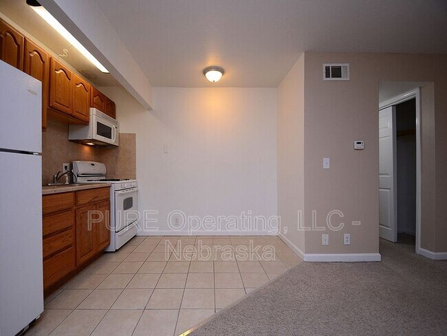 Building Photo - 612 N 46th St