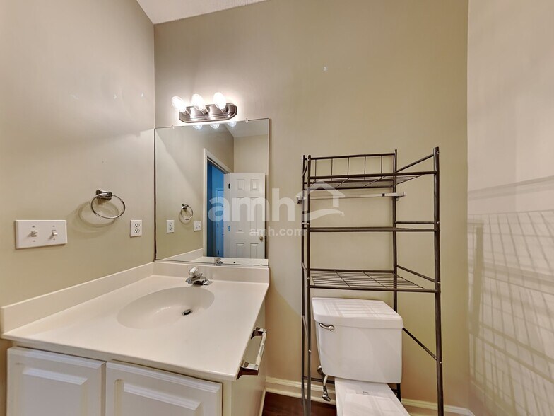 Building Photo - 106 Guildford Dr