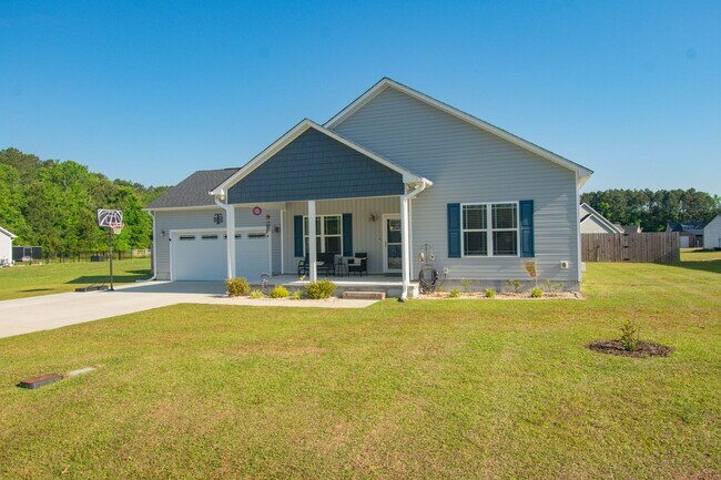 Building Photo - Coming Soon! 3 Bedroom 2.5 Bath - 25 Minutes from Camp Lejeune