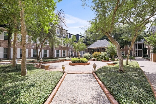 Building Photo - 361 N Post Oak Ln