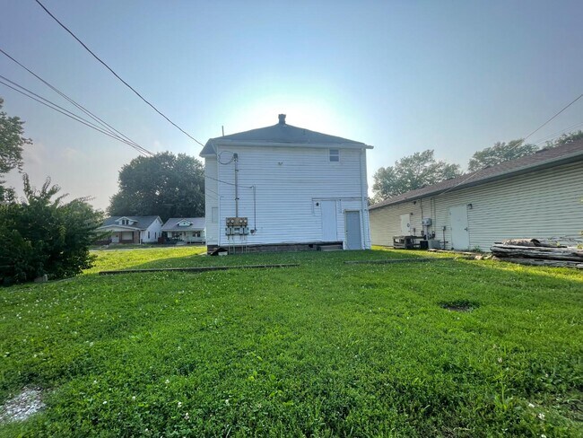 Building Photo - 821 N 13th St