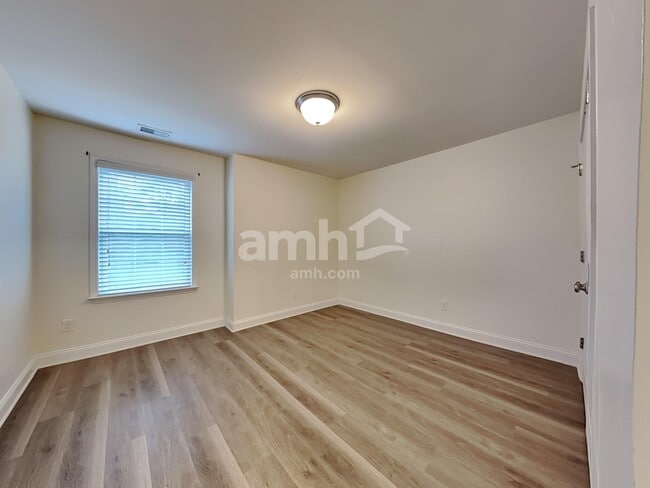 Building Photo - 317 Golf Rd