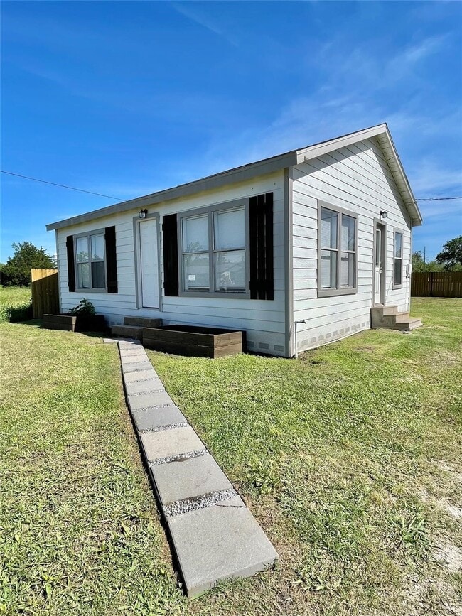 Building Photo - 310 E Texas St