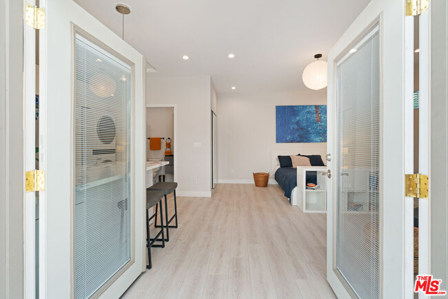 Building Photo - 5634 Ventura Canyon Ave