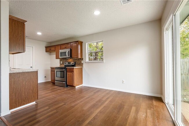 Building Photo - Remodeled 3 bedroom 2 bath in Fayetteville...