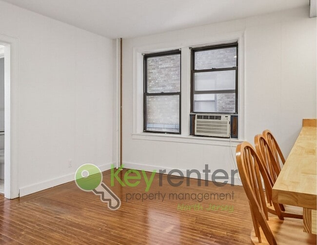 Building Photo - Freshly Updated 1-Bedroom Condo Across from Lincoln Park – Jersey City