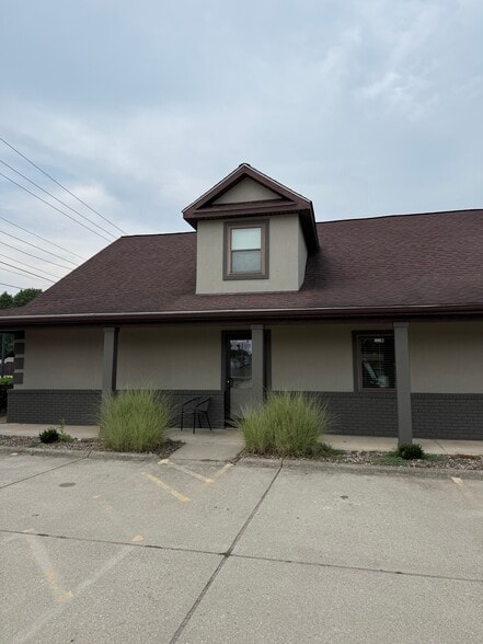 Primary Photo - 165 Main St