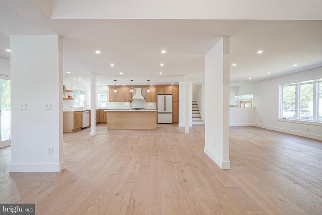 Building Photo - 316 Farmdale Rd