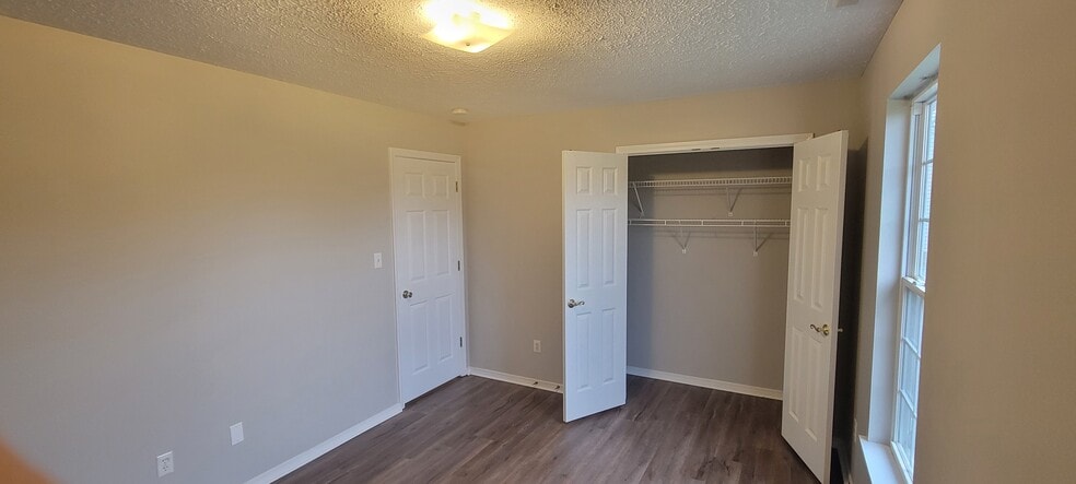 Building Photo - 277 Lakewood Dr