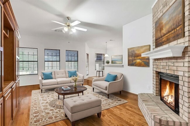 Building Photo - 721 Somerset Dr
