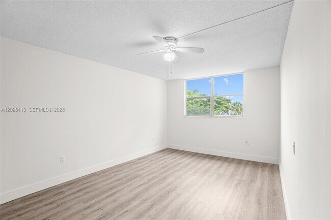 Building Photo - 9091 Lime Bay Blvd