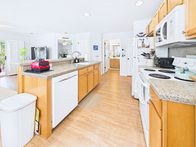 Building Photo - Furnished 2 bd/ 2 ba condo in St James Community!