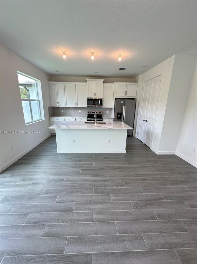 Building Photo - 7262 Lenora Ln