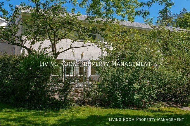 Building Photo - Charming 2 Bedroom Condo in Binford Condom...