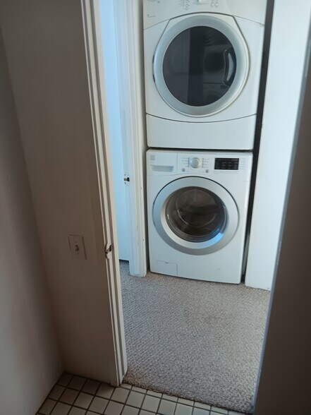 Building Photo - 930 Kaheka St