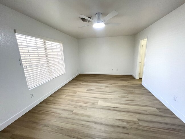 Building Photo - 3 bedroom, 2.5 bathroom home located in Henderson, NV!