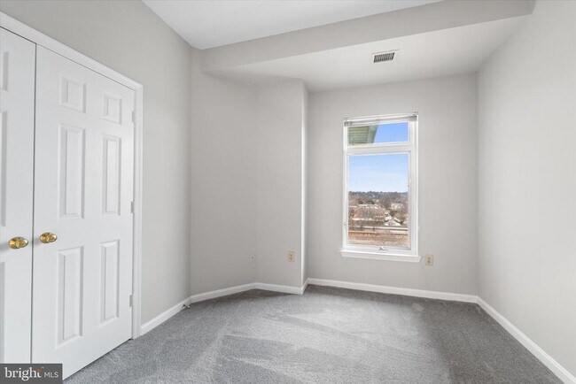 Building Photo - 545 E Braddock Rd