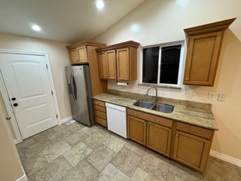 Building Photo - 656 S 1050 W