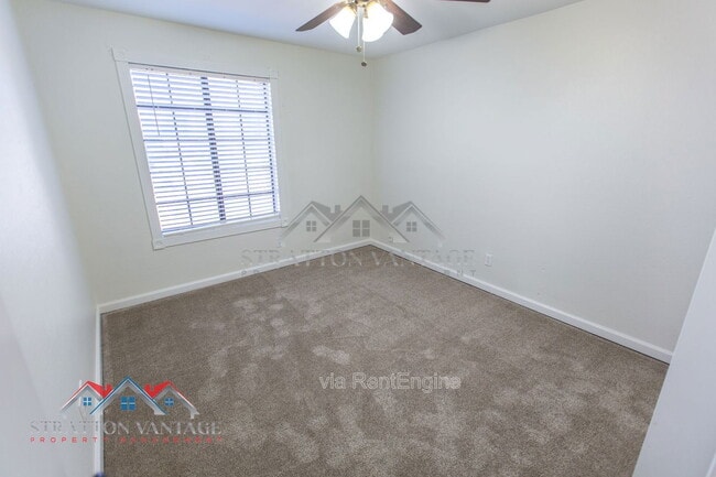 Building Photo - 1928 N Kachina