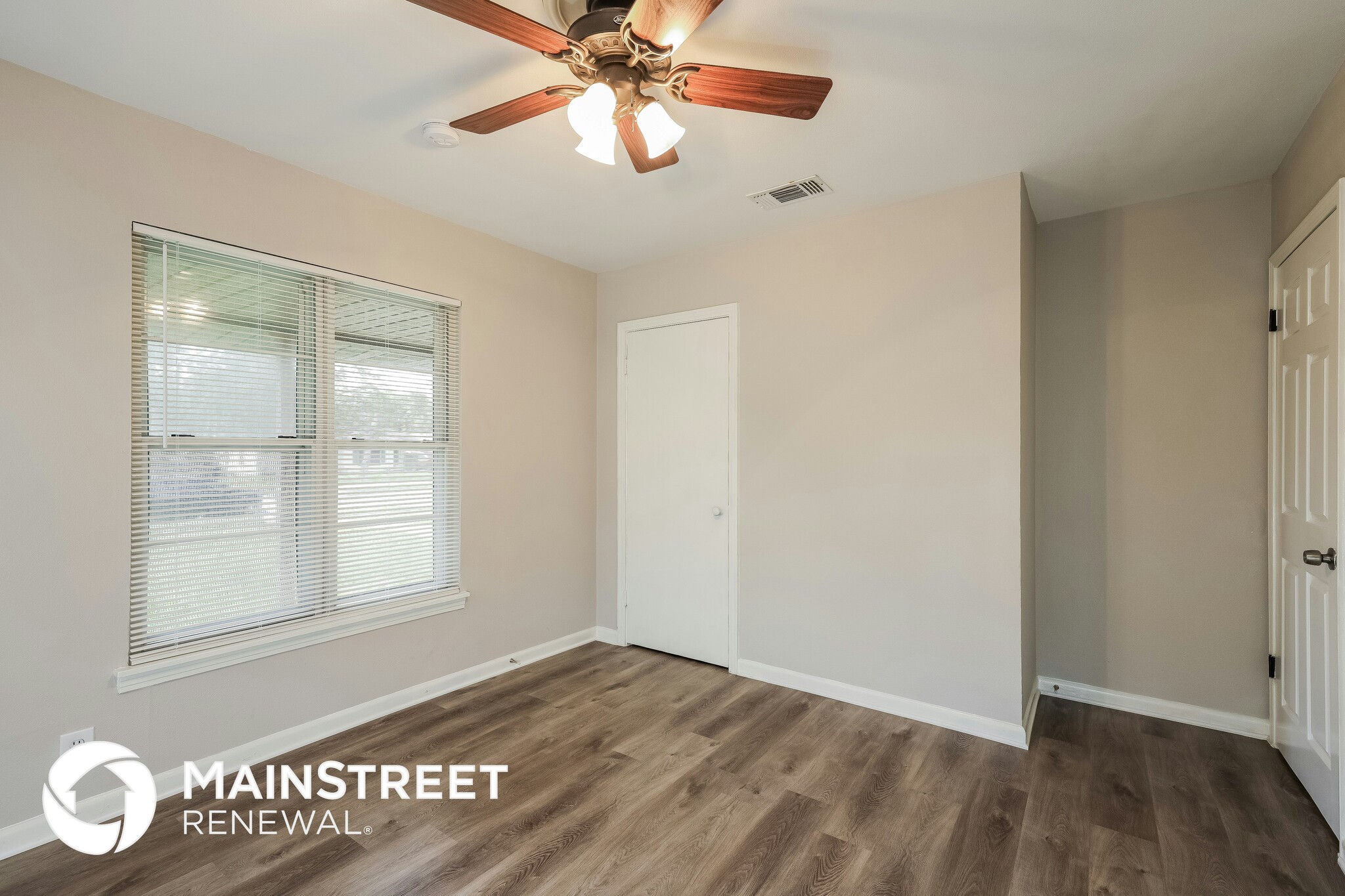 Building Photo - 351 E Amber St