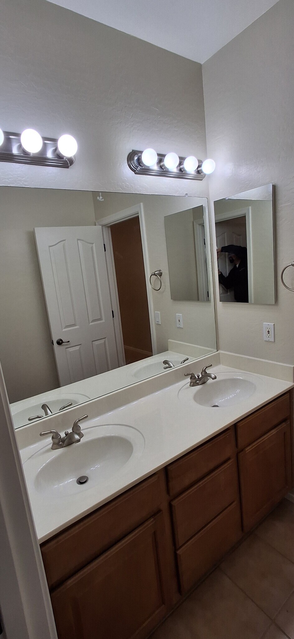 Bathroom #2 - 2 - 16021 W Becker Ln