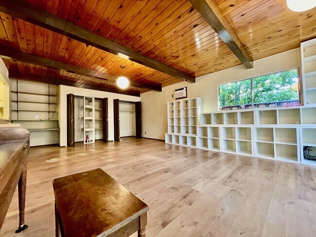 Building Photo - 7583 Lockford Ct