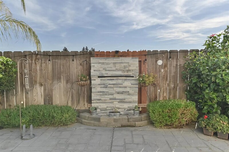 Building Photo - 1392 Violet Way