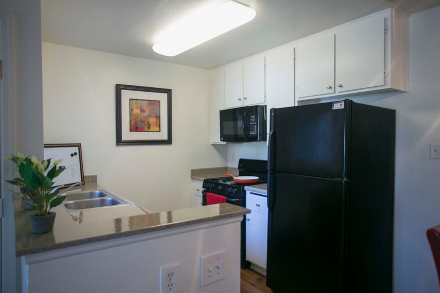 Building Photo - Monarch Terrace Apartments