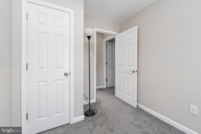 Building Photo - 1127 Kelfield Dr