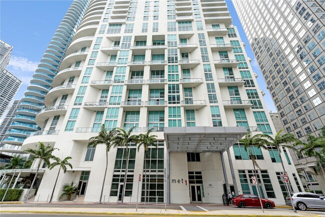 Building Photo - 300 S Biscayne Blvd